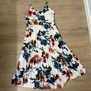 Floral long pleated dress size small - flowy